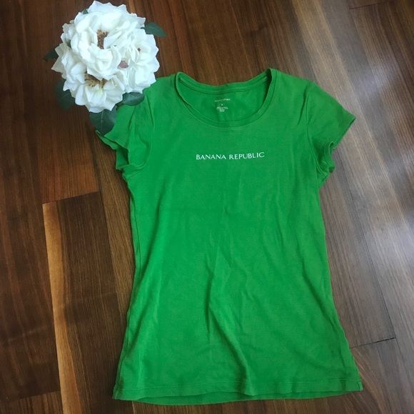 Banana Republic Tops - Banana republic tshirt